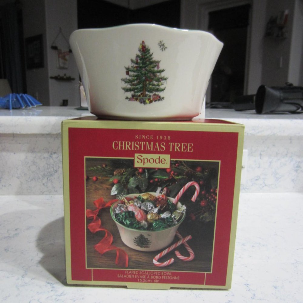 Spode Christmas Tree 6" Flared Scalloped Bowl--NIB